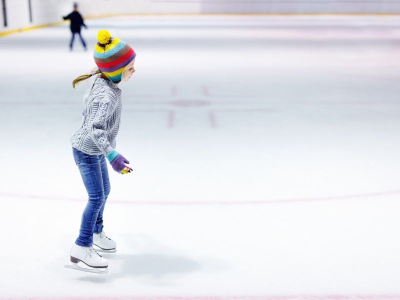 debutant patinage artistique ou danse sur glace