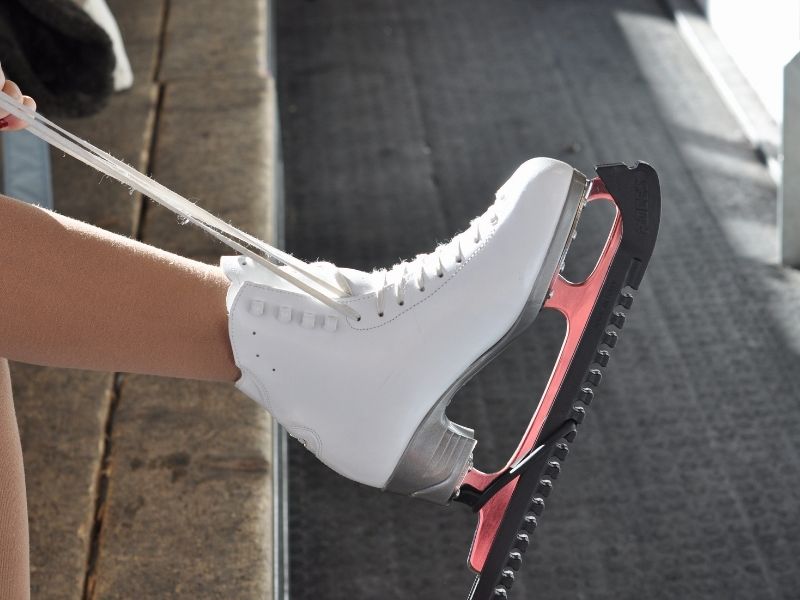 lacer patins a glace